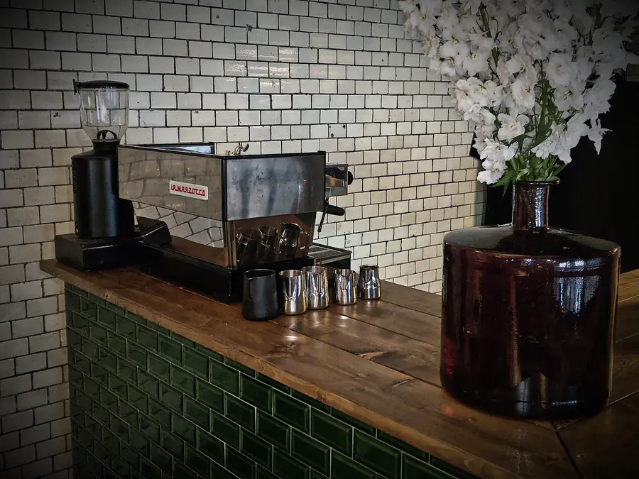 La Marzocco Linea auf einer Café-Theke